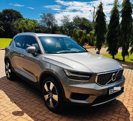 VOLVO-XC40-2021