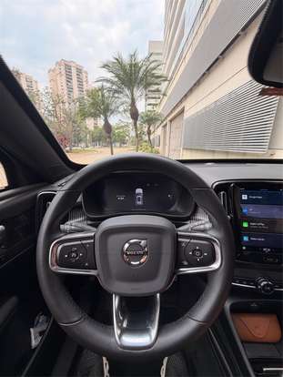 VOLVO-XC40-2021