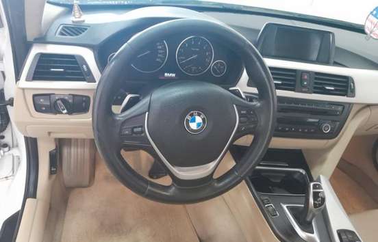 BMW-320i-2014