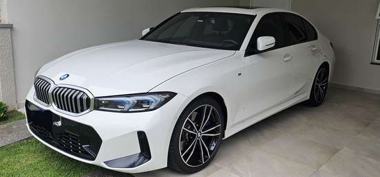BMW-320i-2023