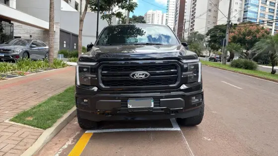 FORD F-150 5.0 V8 GASOLINA CD LARIAT BLACK FX4 AUTOMÁTICO