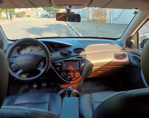 FORD-FOCUS-2005