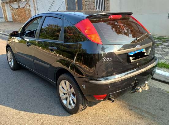 FORD-FOCUS-2005