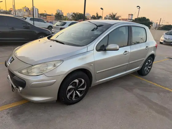 PEUGEOT 307 1.6 PRESENCE PACK 16V FLEX 4P MANUAL