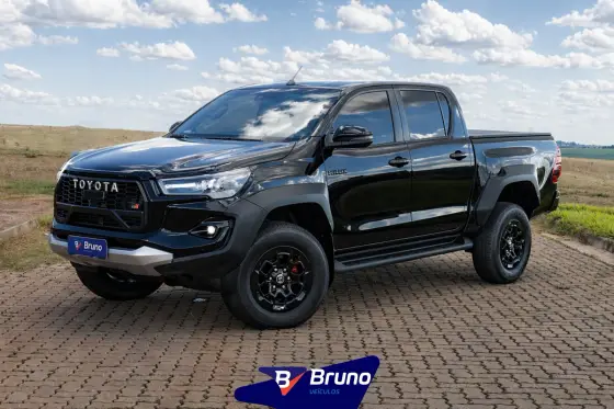 TOYOTA HILUX 2.8 D-4D TURBO DIESEL CD GR-S 4X4 AUTOMÁTICO