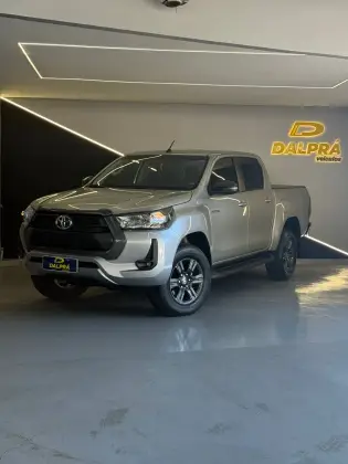 TOYOTA HILUX 2.8 D-4D TURBO DIESEL CD SR 4X4 AUTOMÁTICO