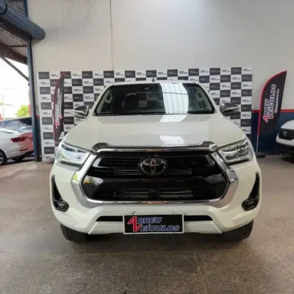 TOYOTA HILUX 2.8 D-4D TURBO DIESEL CD SRX 4X4 AUTOMÁTICO