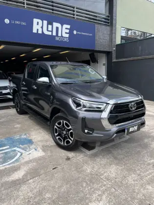 TOYOTA HILUX 2.8 D-4D TURBO DIESEL CD SRX 4X4 AUTOMÁTICO