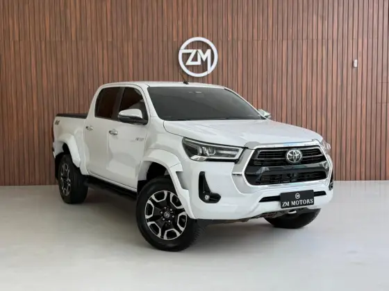 TOYOTA HILUX 2.8 D-4D TURBO DIESEL CD SRX PLUS 4X4 AUTOMÁTICO TOYOTA HILUX 2.8 D-4D TURBO DIESEL CD SRX PLUS 4X4 AUTOMÁTICO