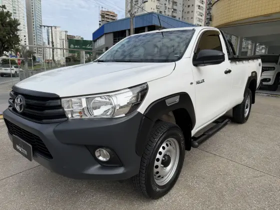 TOYOTA HILUX 2.8 D-4D TURBO DIESEL CS 4X4 MANUAL