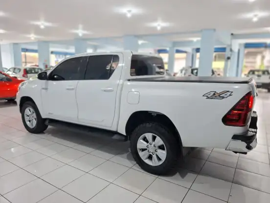 TOYOTA-HILUX-2017