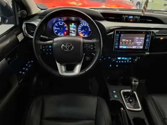TOYOTA-HILUX-2017