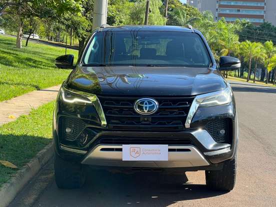 TOYOTA-HILUX-2022
