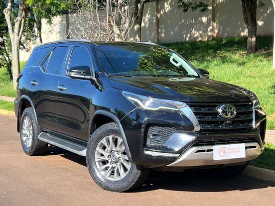 TOYOTA-HILUX-2.8 D-4D TURBO DIESEL CD SRX 4X4 AUTOMÁTICO TOYOTA-HILUX-2022