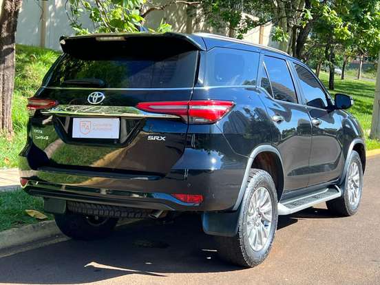 TOYOTA-HILUX-2022