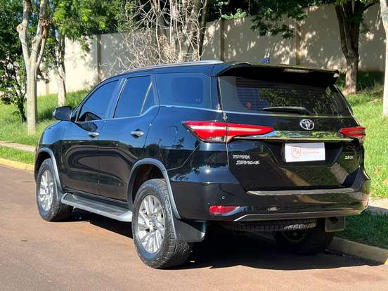 TOYOTA-HILUX-2022