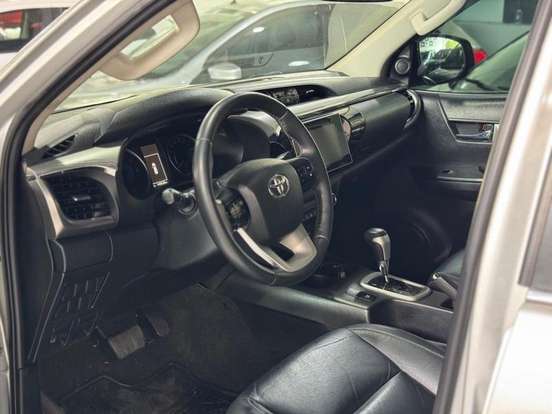 TOYOTA-HILUX-2017