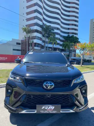 TOYOTA HILUX SW4 2.8 D-4D TURBO DIESEL DIAMOND 7L 4X4 AUTOMÁTICO