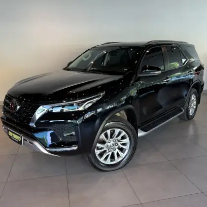 TOYOTA HILUX SW4 2.8 D-4D TURBO DIESEL SRX 7L 4X4 AUTOMÁTICO