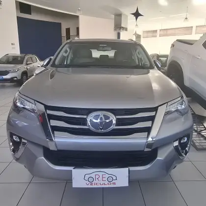 TOYOTA HILUX SW4 2.8 SRX 4X4 16V TURBO INTERCOOLER DIESEL 4P AUTOMÁTICO