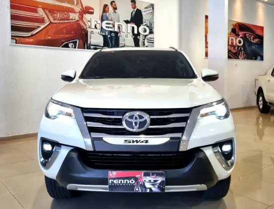 TOYOTA HILUX SW4 2.8 SRX 4X4 7 LUGARES 16V TURBO INTERCOOLER DIESEL 4P AUTOMÁTICO