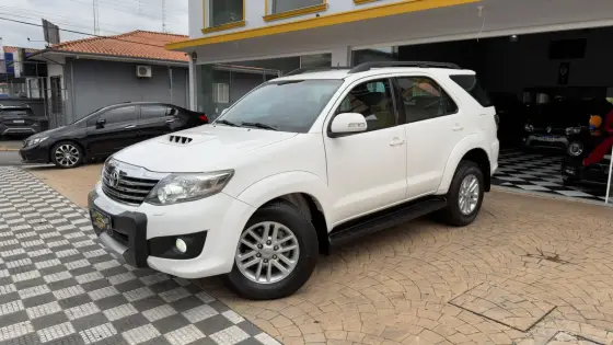 TOYOTA HILUX SW4 3.0 SRV 4X4 16V TURBO INTERCOOLER DIESEL 4P AUTOMÁTICO