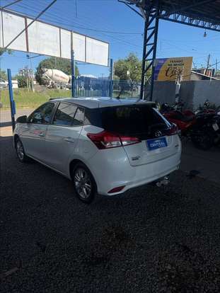 TOYOTA-YARIS-2019