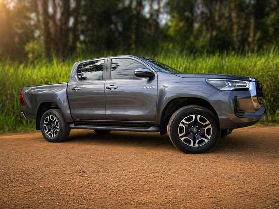 TOYOTA-HILUX-2021