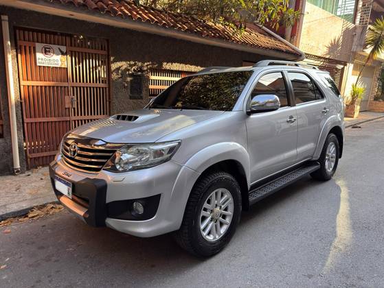 TOYOTA HILUX SW4 3.0 SRV 4X4 16V TURBO INTERCOOLER DIESEL 4P AUTOMÁTICO