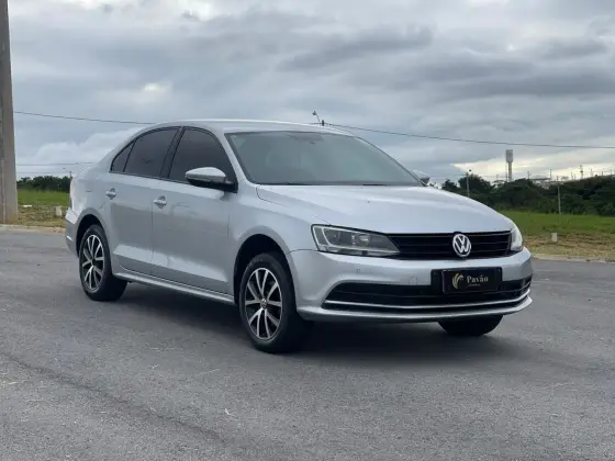 VOLKSWAGEN JETTA 2.0 COMFORTLINE FLEX 4P MANUAL