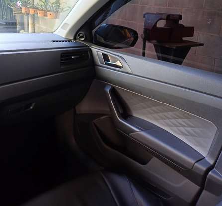 VOLKSWAGEN-POLO-2023