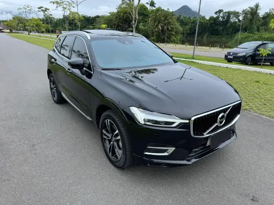 VOLVO XC60 2.0 T8 HYBRID MOMENTUM AWD GEARTRONIC
