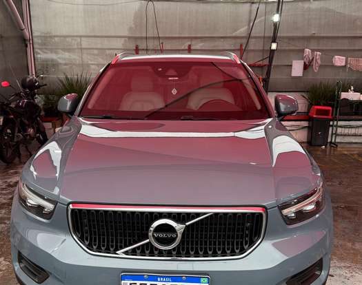 VOLVO-XC40-2019