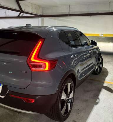 VOLVO-XC40-2019
