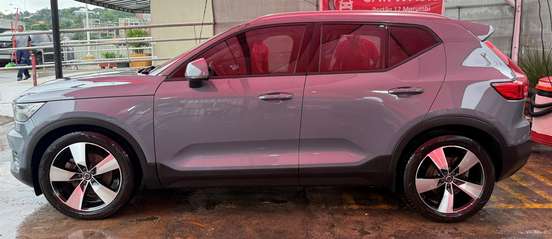 VOLVO-XC40-2019