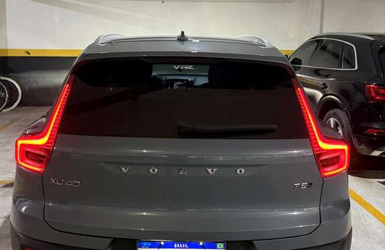 VOLVO-XC40-2019