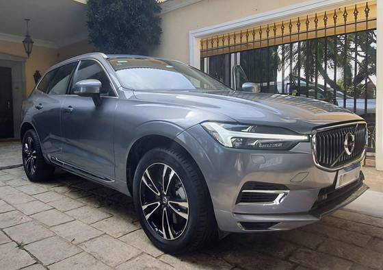 VOLVO XC60 2.0 T8 HYBRID MOMENTUM AWD GEARTRONIC