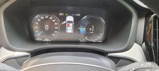 VOLVO-XC60-2020