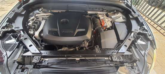VOLVO-XC60-2.0 T8 HYBRID MOMENTUM AWD GEARTRONIC VOLVO-XC60-2020