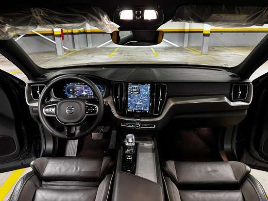 VOLVO-XC60-2024
