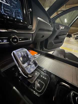 VOLVO-XC60-2024