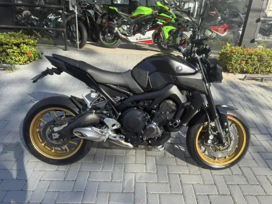 YAMAHA MT-09 