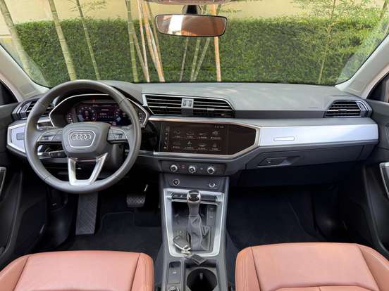 AUDI-Q3-2024