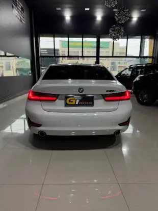 BMW-320i-2020