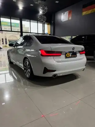 BMW-320i-2020