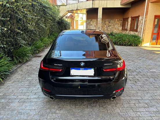 BMW-320i-2024