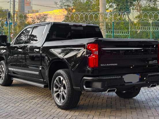 CHEVROLET-SILVERADO-5.3 V8 GASOLINA 1500 HIGH COUNTRY 4X4 AUTOMÁTICO CHEVROLET-SILVERADO-2023