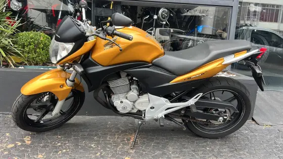 HONDA CB 300R 