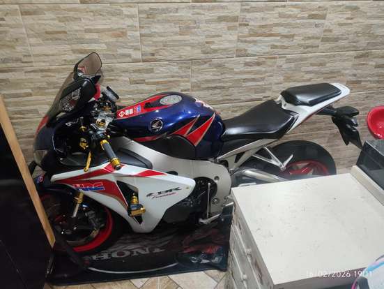 HONDA-CBR 1000RR FIREBLADE-2011