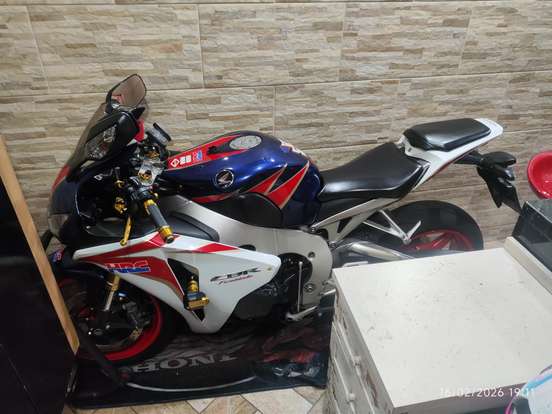HONDA-CBR 1000RR FIREBLADE HONDA-CBR 1000RR FIREBLADE-2011